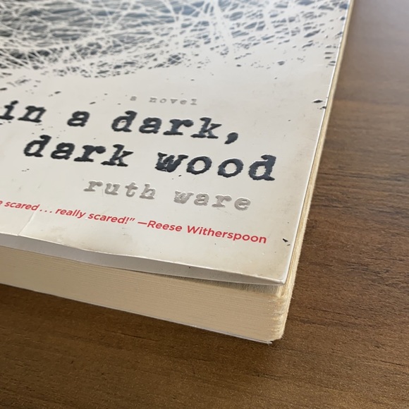 In a dark, dark wood by Ruth Ware - Picture 2 of 4